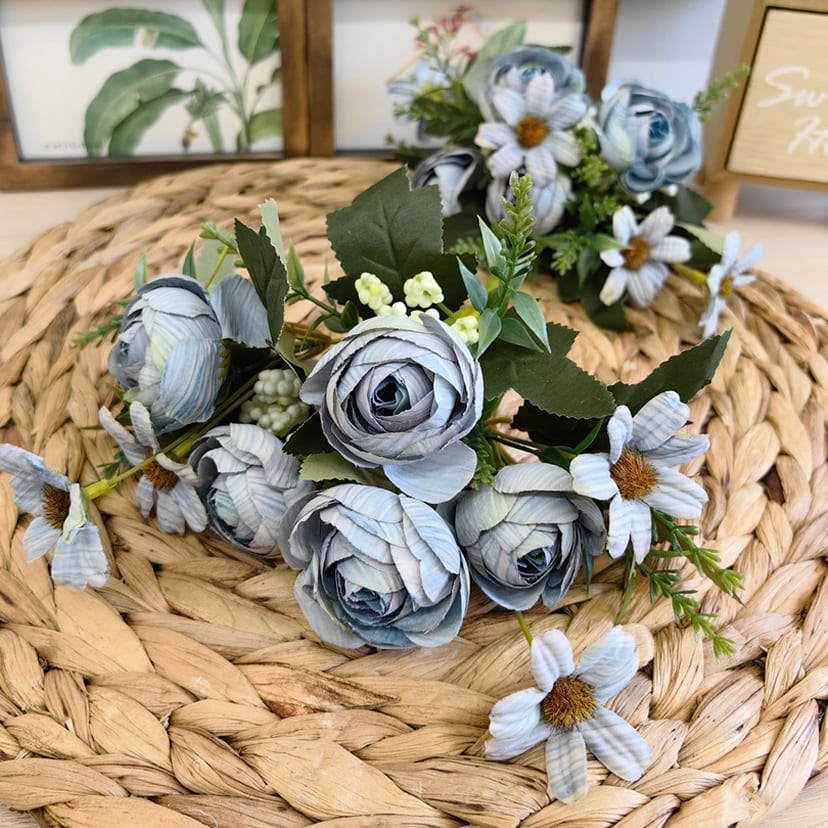Искусственные цветы в Екатеринбурге | Цветы искусственные «Камелии с мелкоцветом», голубые, букет